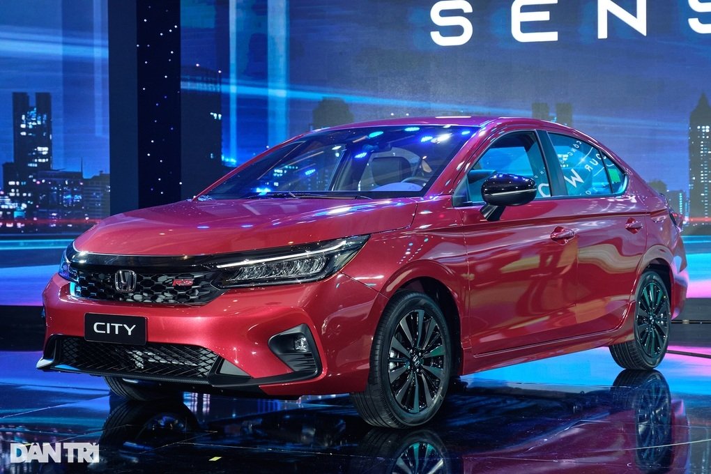 With a difference of up to 50 million VND, what is the difference between the versions of Honda City 2023? 4